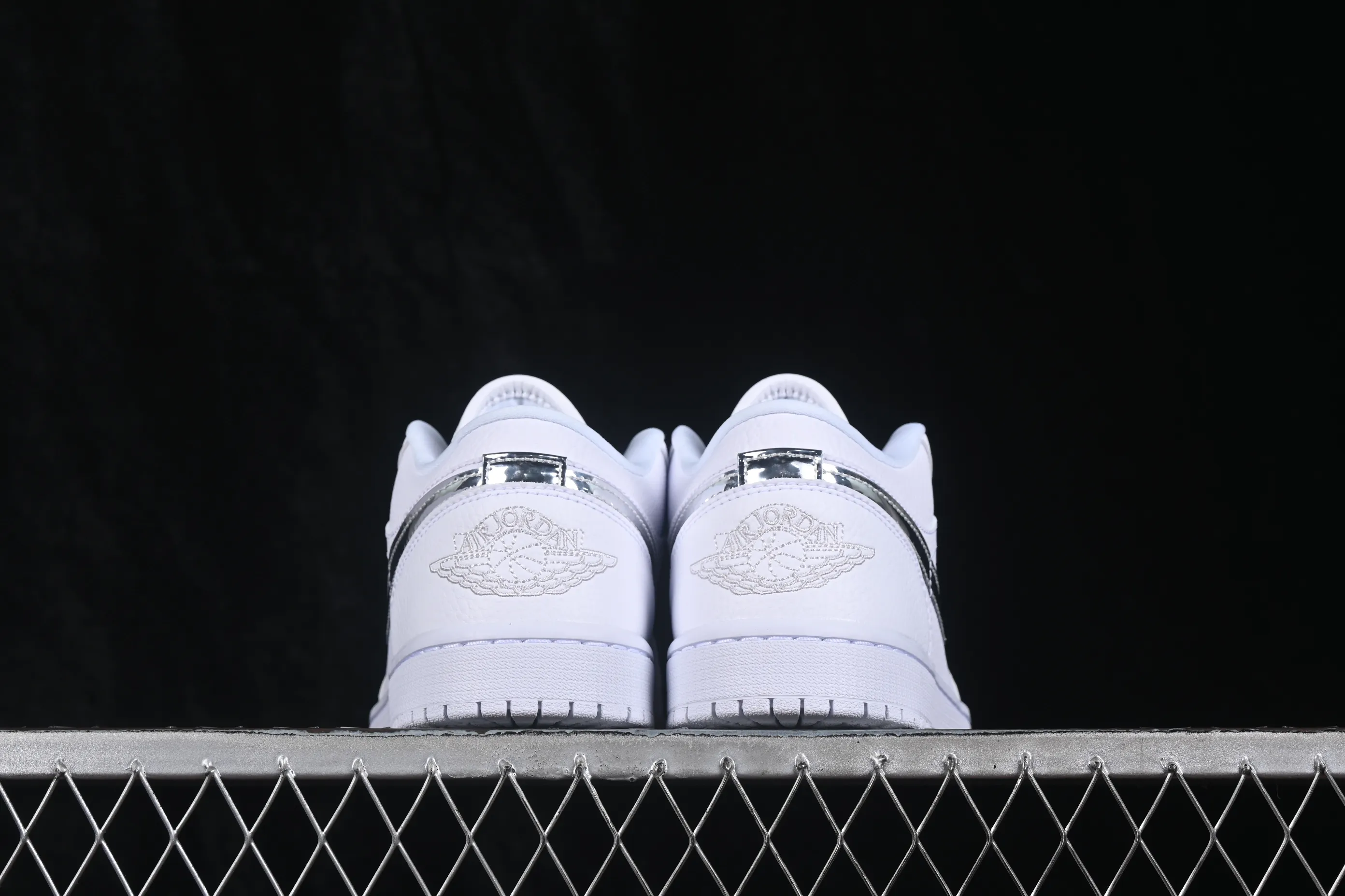 All categories Air Jordan Jordan series basketball shoes Air Jordan 1 Low G version pure original Air Jordan 1 Low AJ1 Joe 1 all silver hook low-top retro culture basketball shoes IQ9381-100